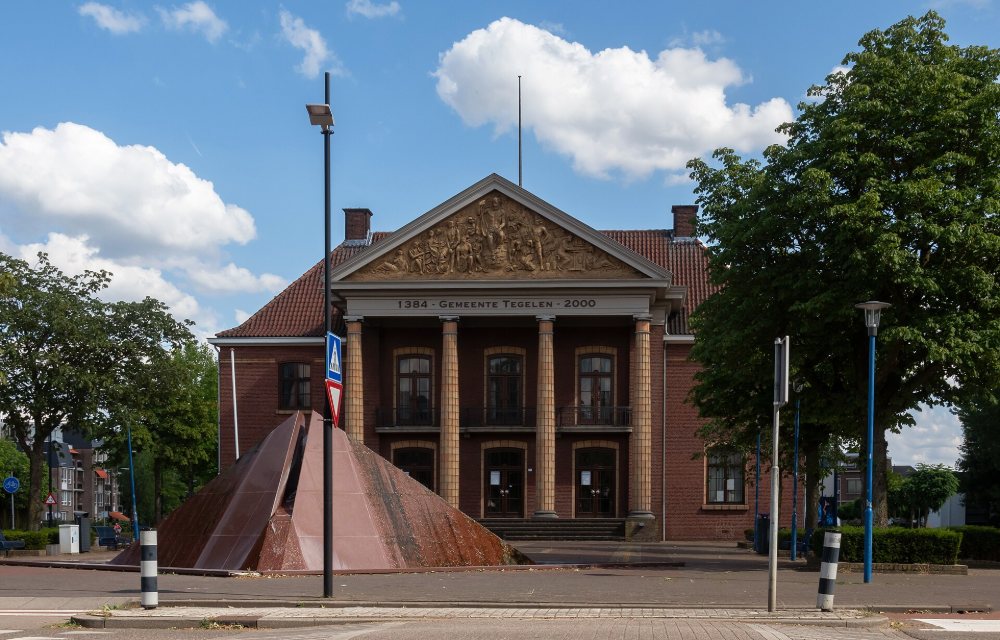 Het Kasteel van Venlo gezien over het water